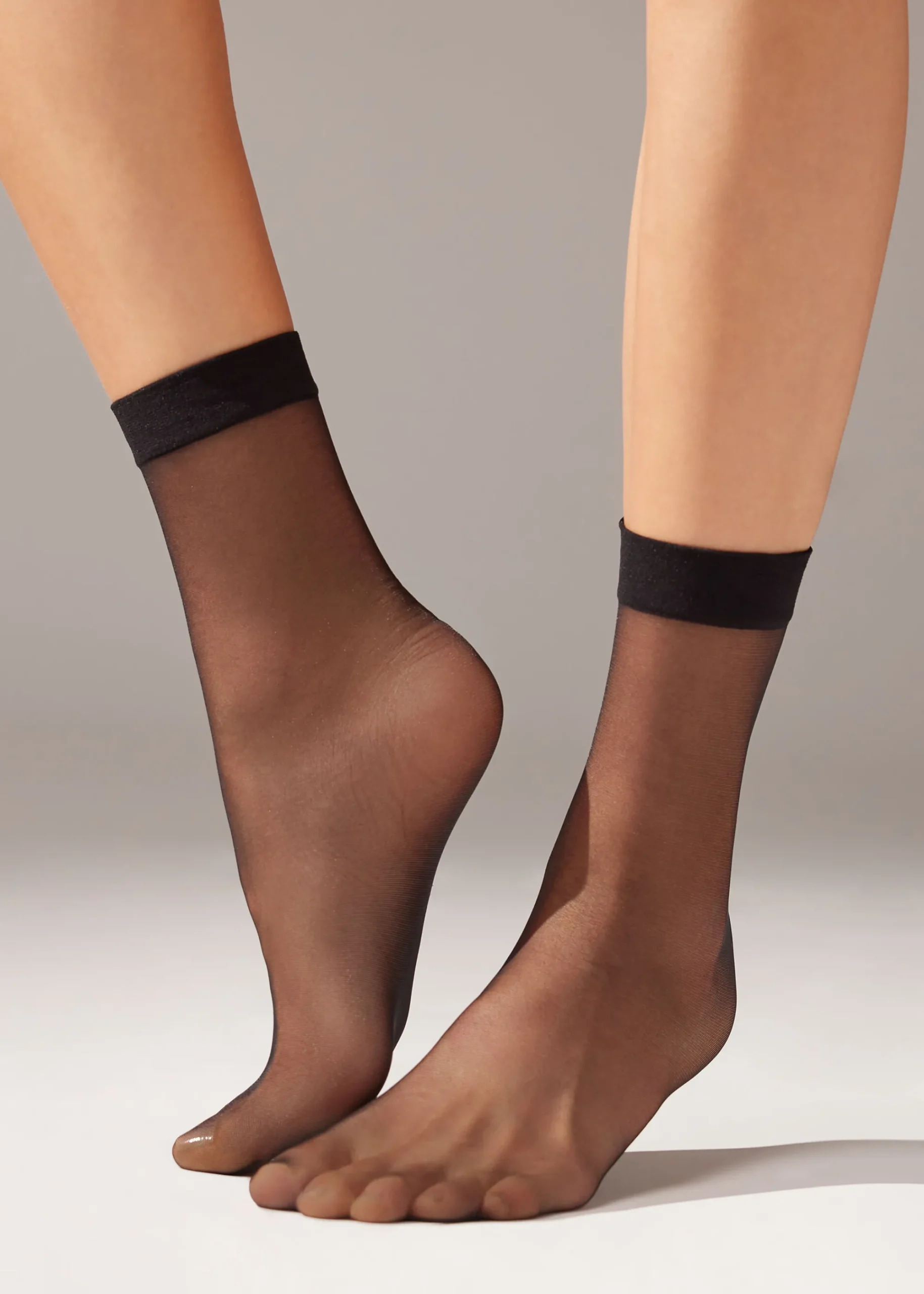 Sheer Socks^Calzedonia 8 Denier Ultra Sheer Socks 019 - Black